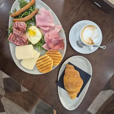 Alighieri 97 Bed & Breakfast 3*