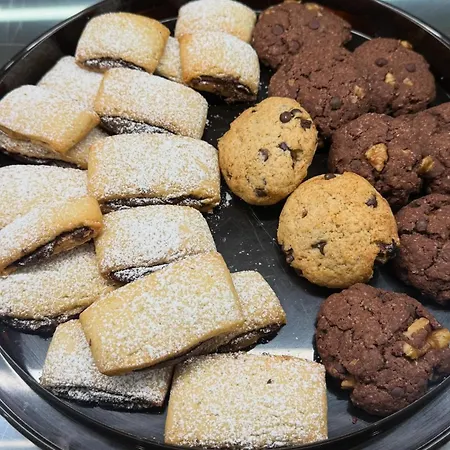 Alighieri 97 Bed and Breakfast 3*